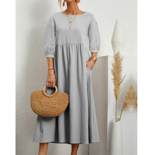 Elegante vestido de verano con smoking y detalles románticos