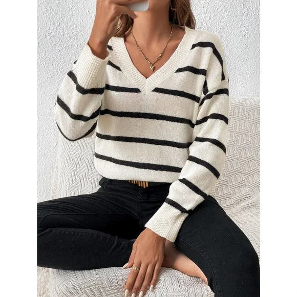Elegante jersey de rayas con cuello en V
