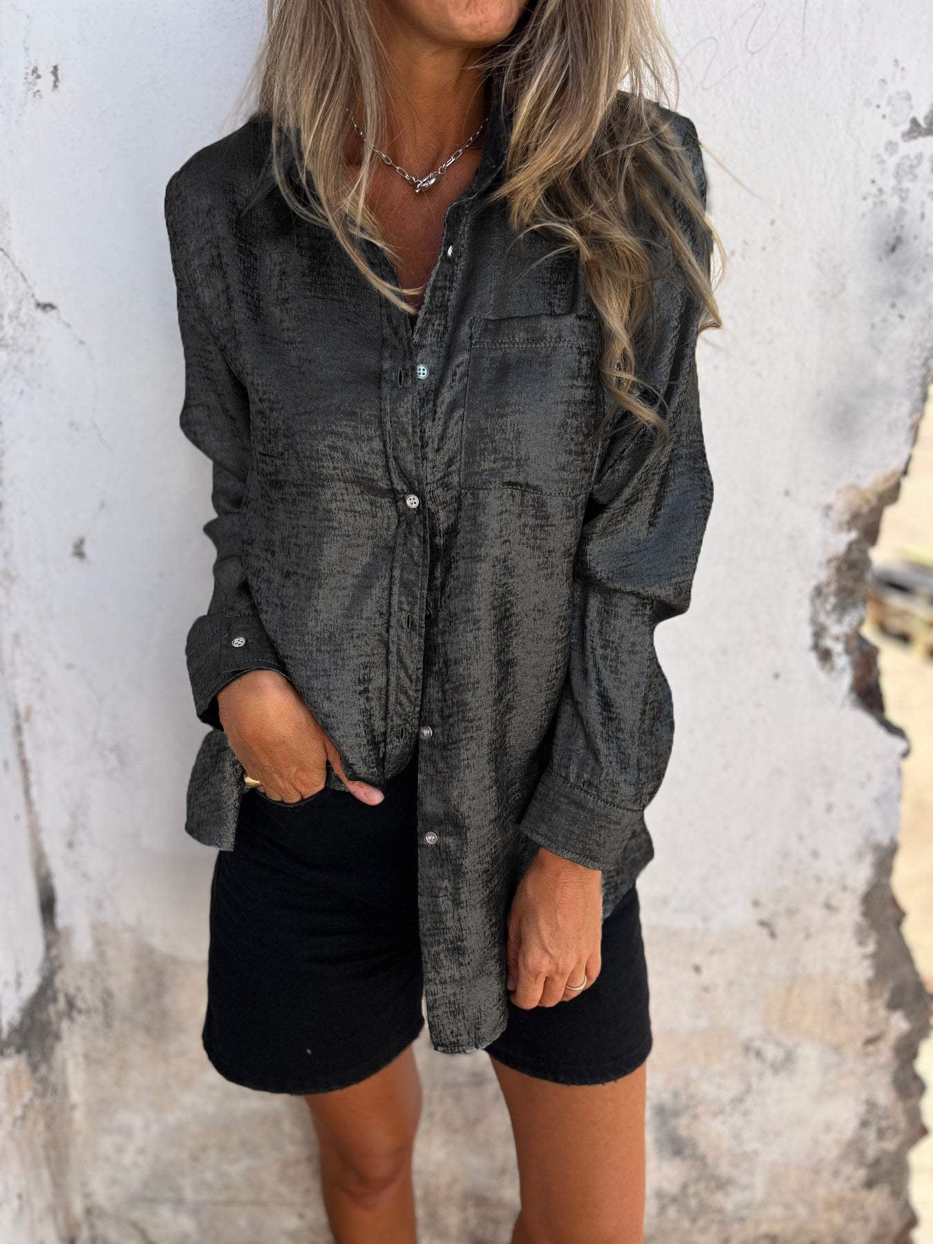 Blusa metálica de mujer con cuello