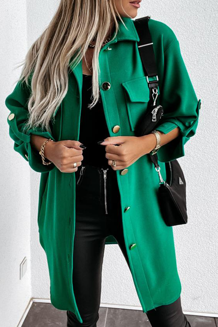 Chaqueta con bolsillos de parche y cuello abatible para un confort elegante