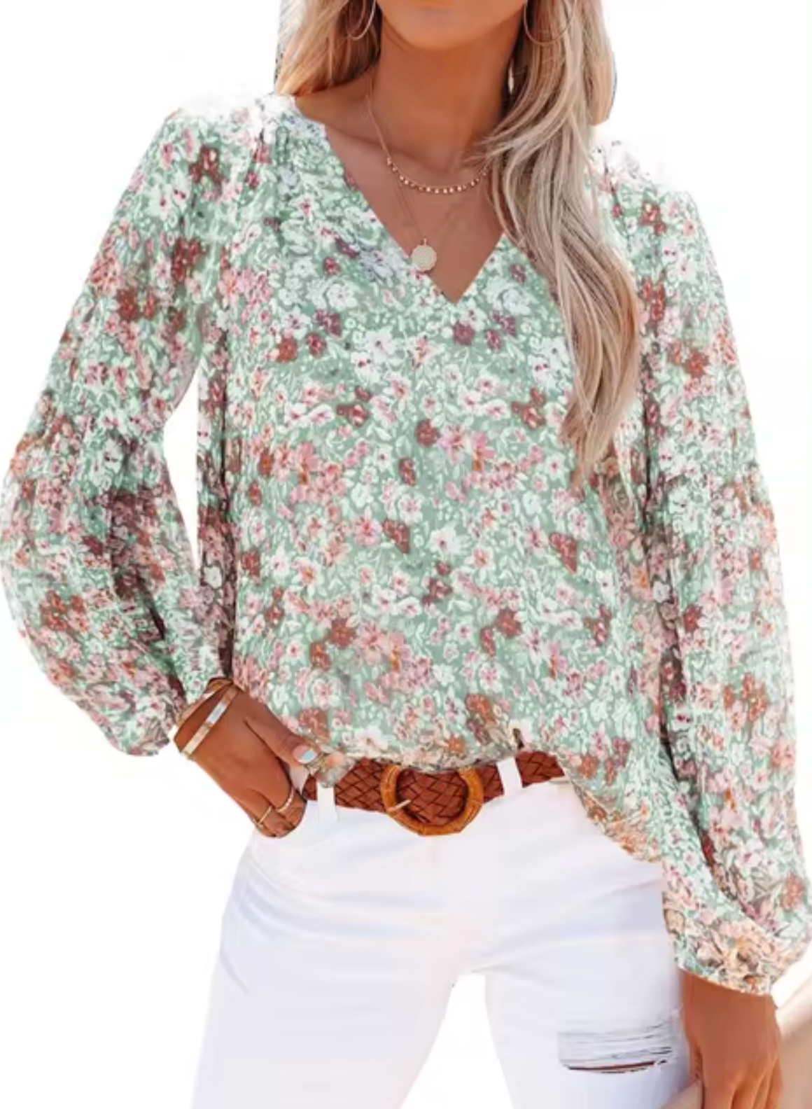 Blusa fluida de estampado floral con un toque sofisticado