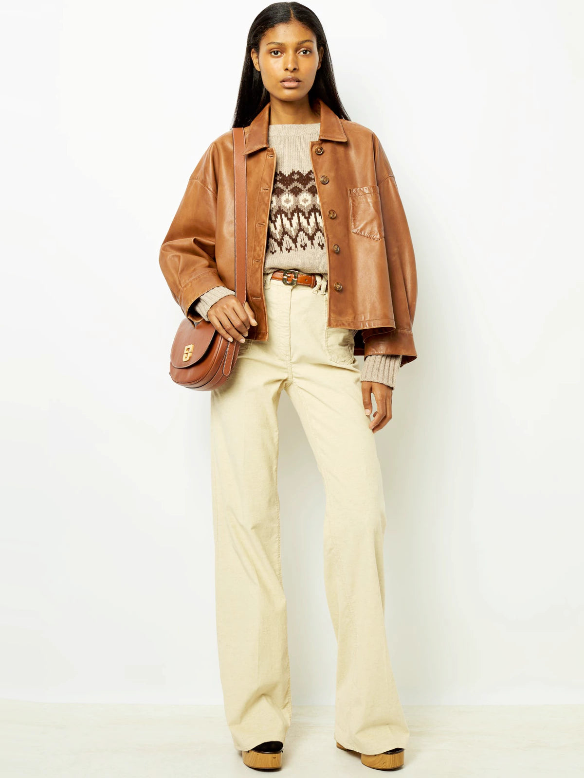 Elegante chaqueta de mujer: la elección perfecta para los paseos otoñales