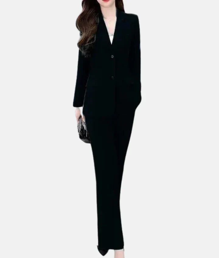 Elegante traje pantalón con americana entallada