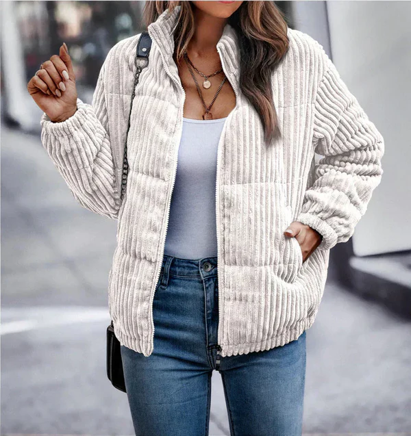Chaqueta moderna de diseño lacónico para todas las ocasiones
