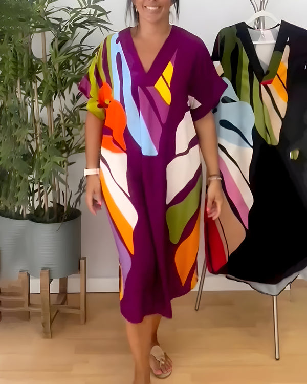 Vestido casual con llamativo motivo de hojas, ideal para llevar a diario.