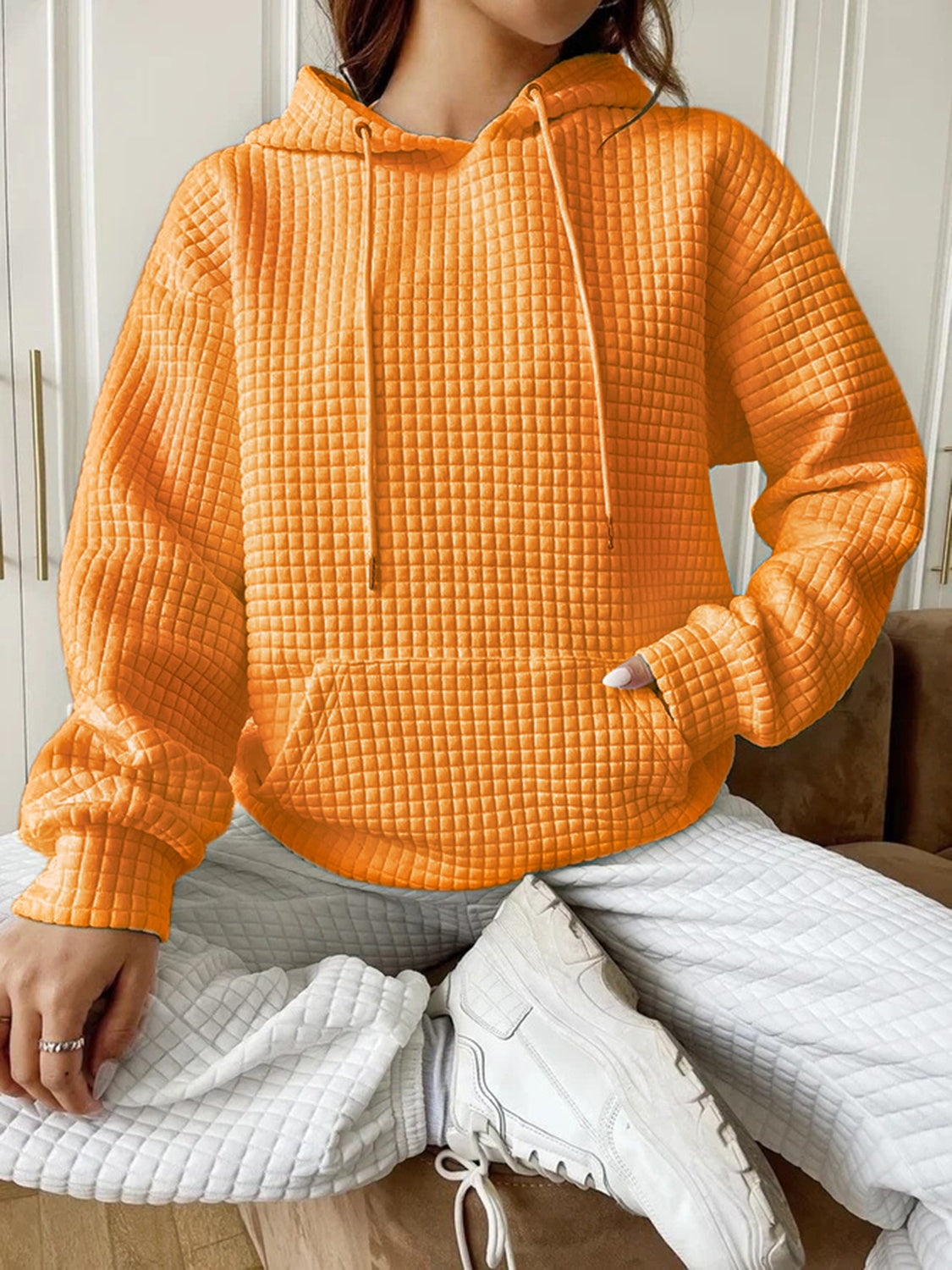 Heidi fashion | Moda minimalista y sudadera con capucha para el invierno