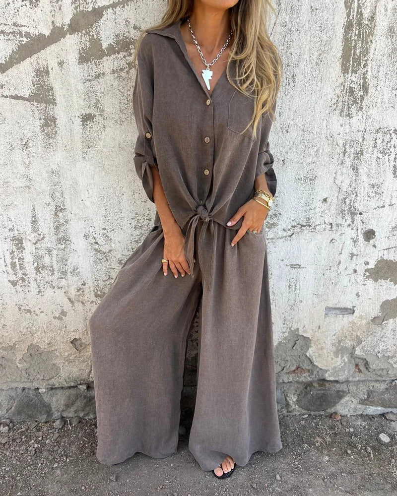Elegante conjunto de verano para mujer con pantalones anchos y blusa abotonada de manga larga