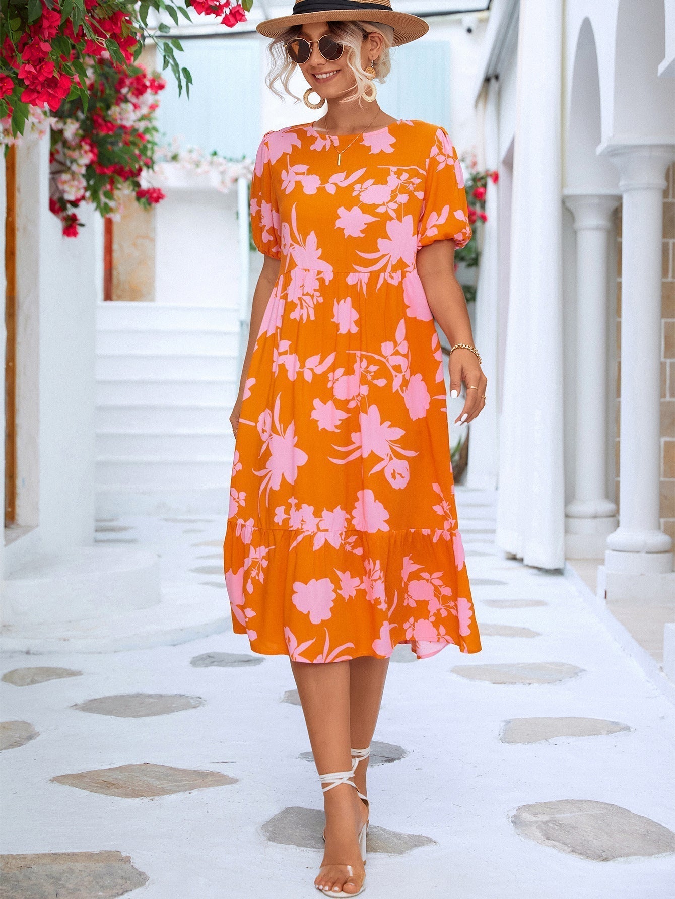 Vestido midi floral con mangas abullonadas y volantes en el bajo