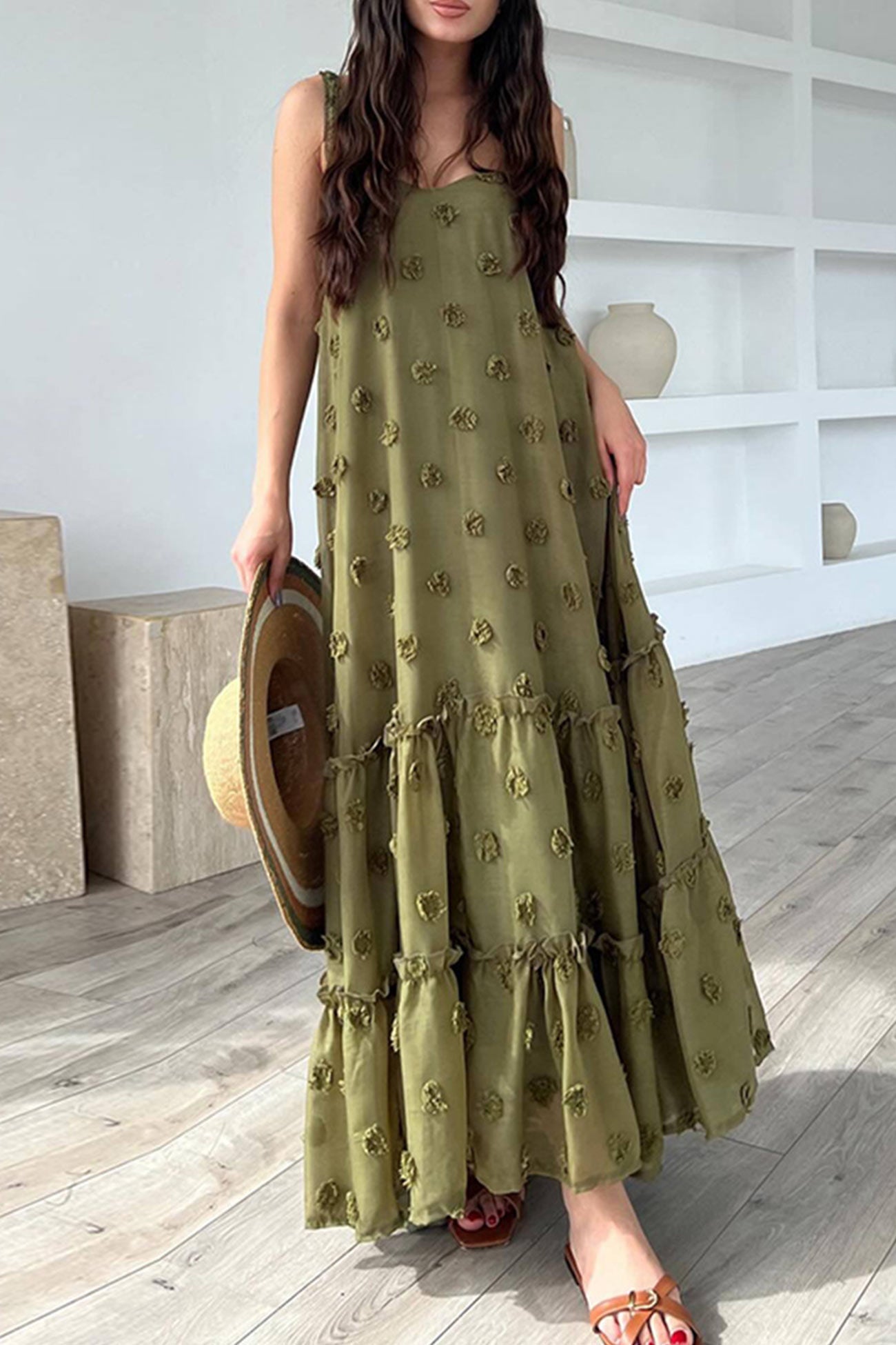 Vestido floral con múltiples capas y dobladillo ancho