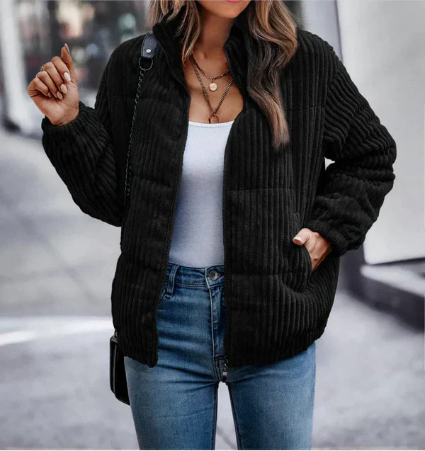 Chaqueta moderna de diseño lacónico para todas las ocasiones