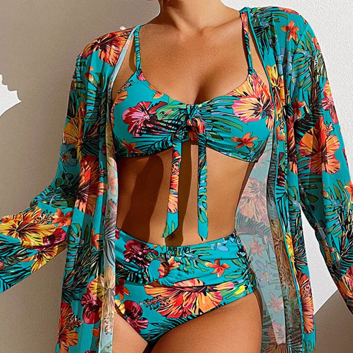 Bikini de 3 piezas con flores y albornoz