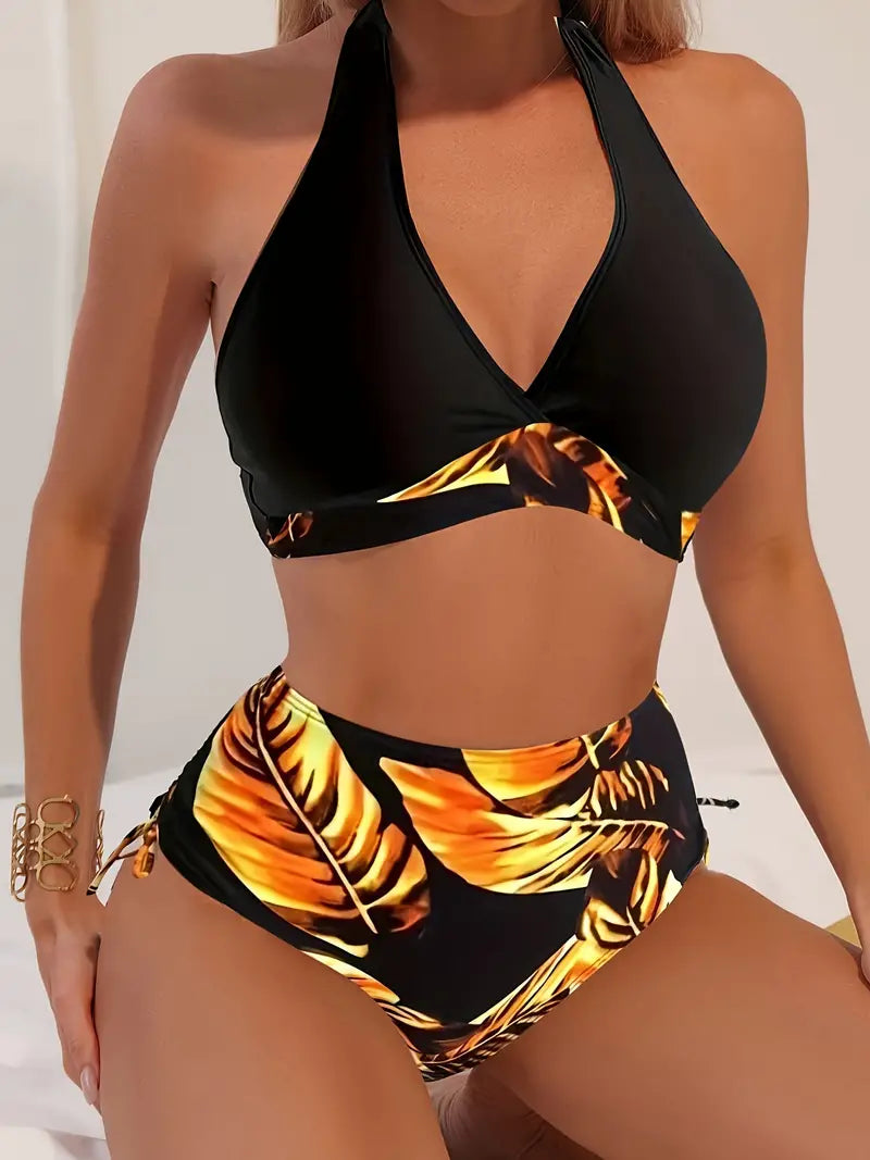 Elegante bikini halter con estampado de hojas tropicales