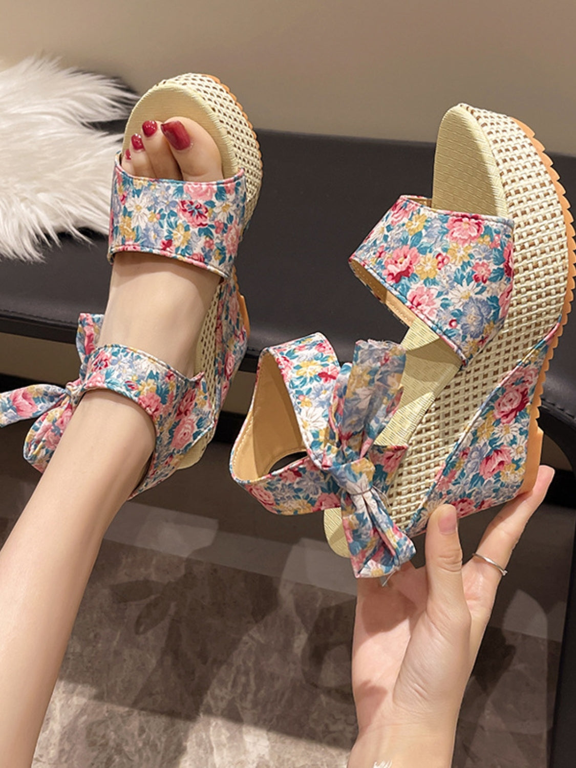 Natalia® | Sandalias de tacón con cordones florales