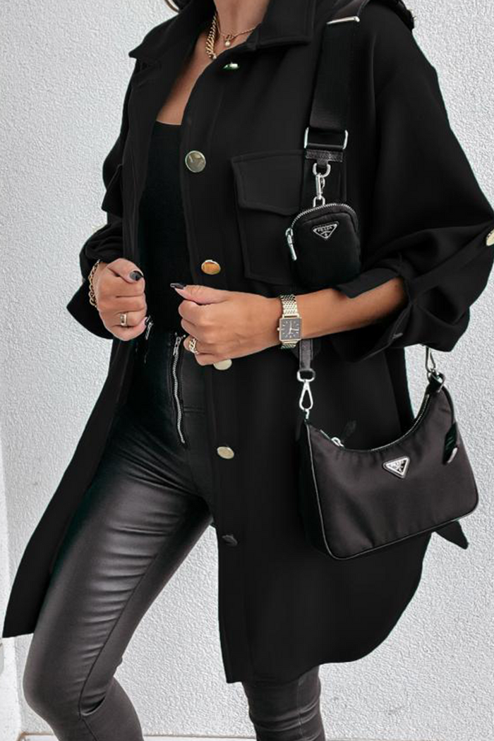 Chaqueta con bolsillos de parche y cuello abatible para un confort elegante