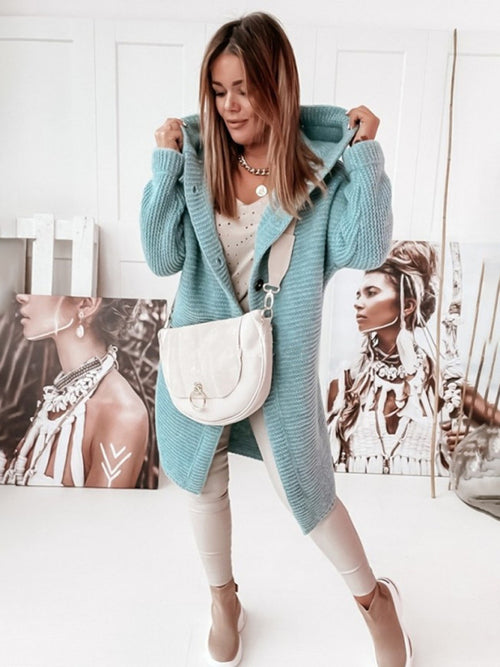 Moderno cárdigan para mujer con capucha y mangas largas: la longitud perfecta