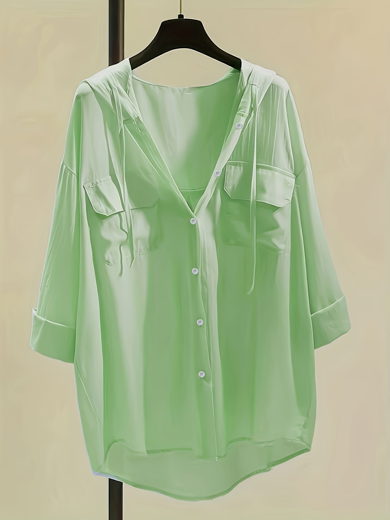 Blusa con capucha y botones - Detalle de cordón y ajuste cómodo