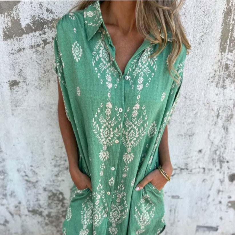 Vestido corto suelto con estampado desenfadado para el día a día