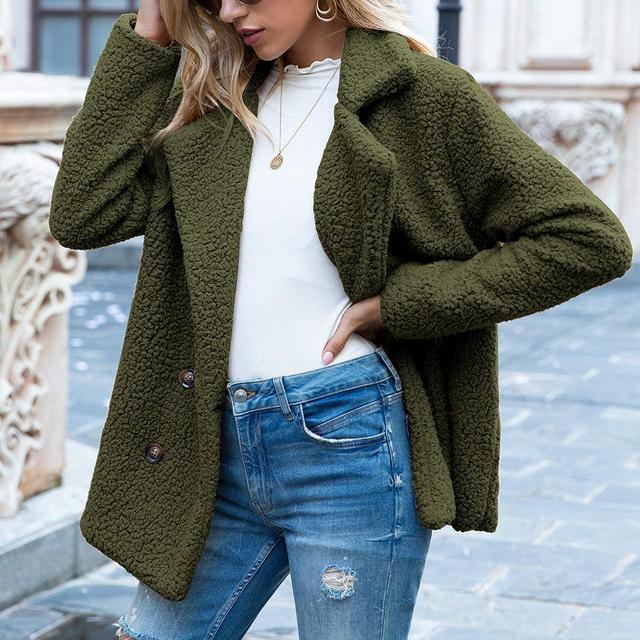Elegante chaqueta de piel sintética