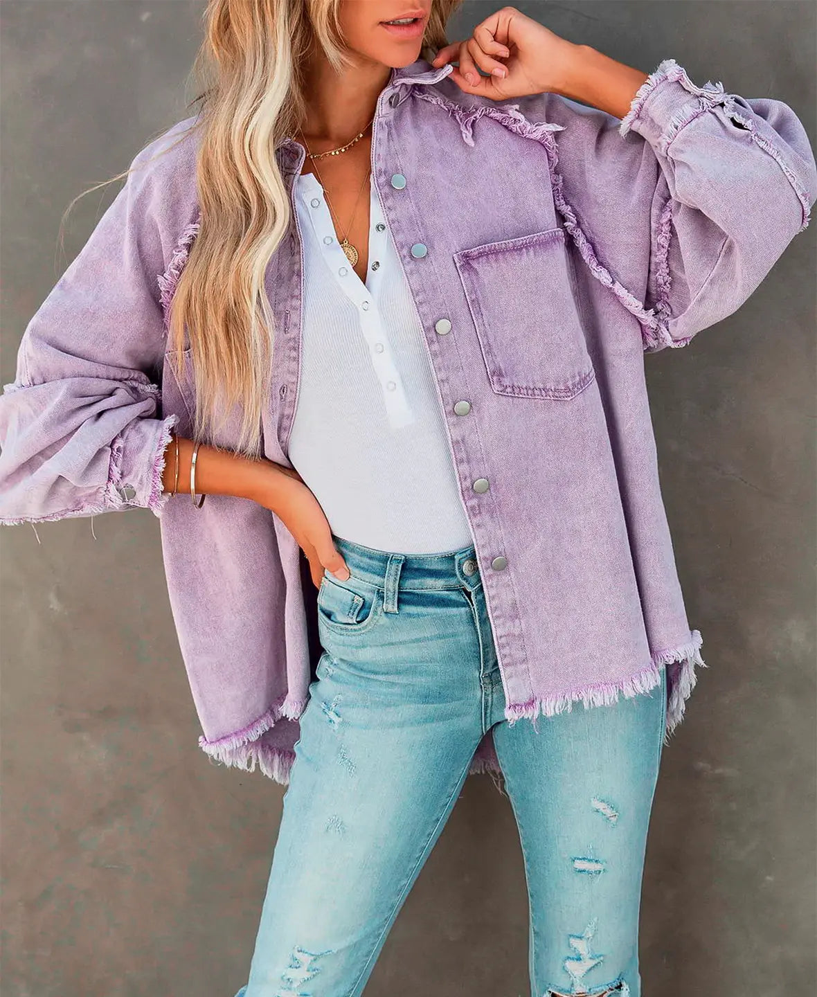 Elegante chaqueta de otoño para paseos con estilo