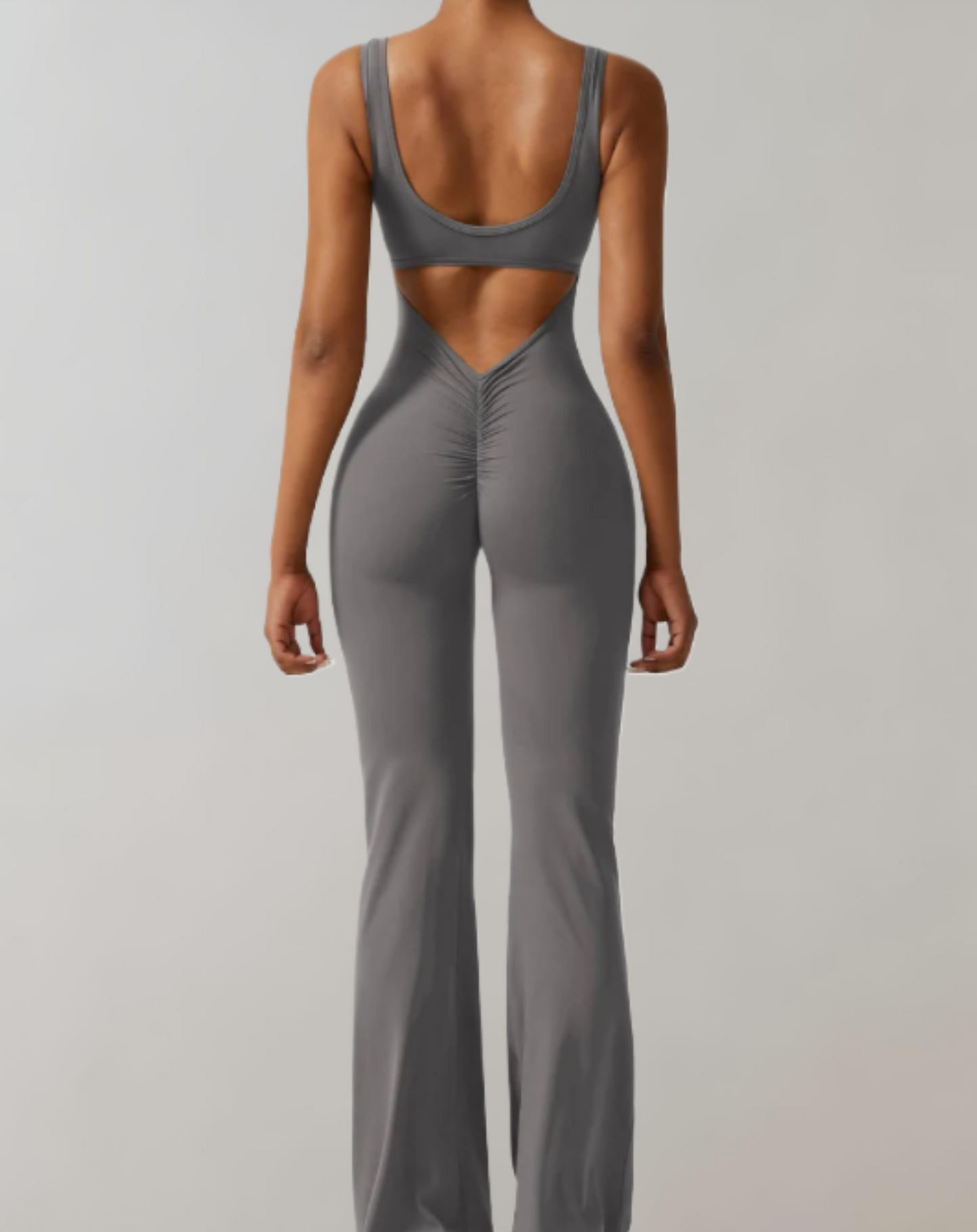 Clémence - Mono bodycon cuello halterneck y pantalón con mangas de campana
