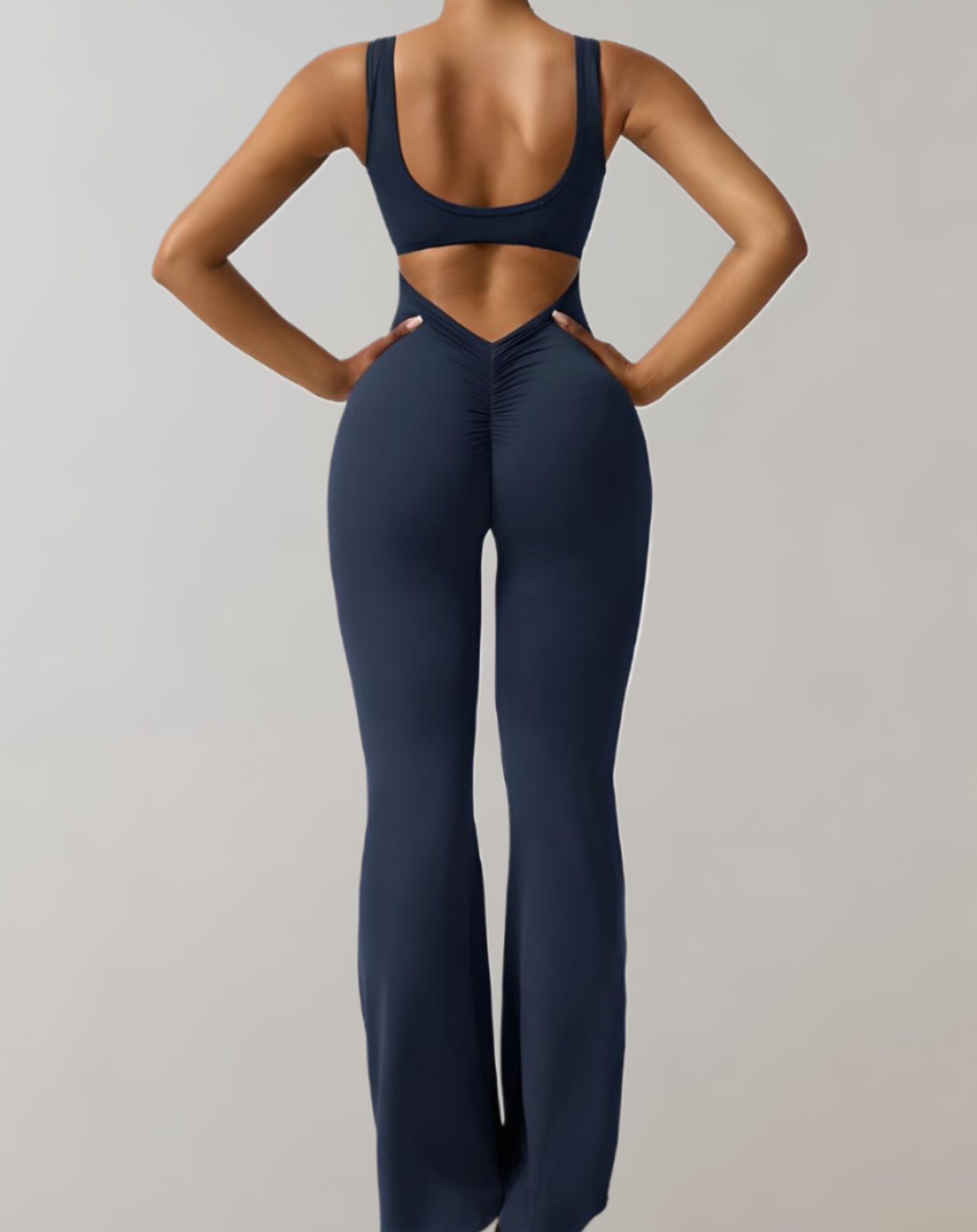 Clémence - Mono bodycon cuello halterneck y pantalón con mangas de campana
