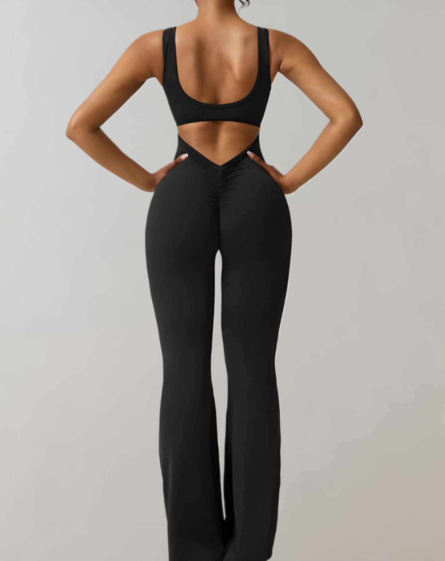 Clémence - Mono bodycon cuello halterneck y pantalón con mangas de campana