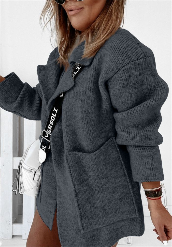 Chaqueta de punto grueso con cuello acogedor para niñas activas