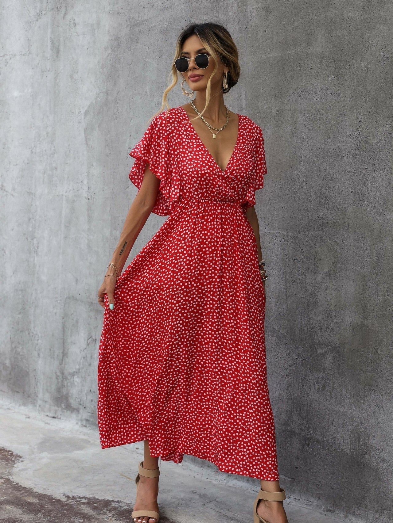 Temperament Commuter vestido de puntos rojos