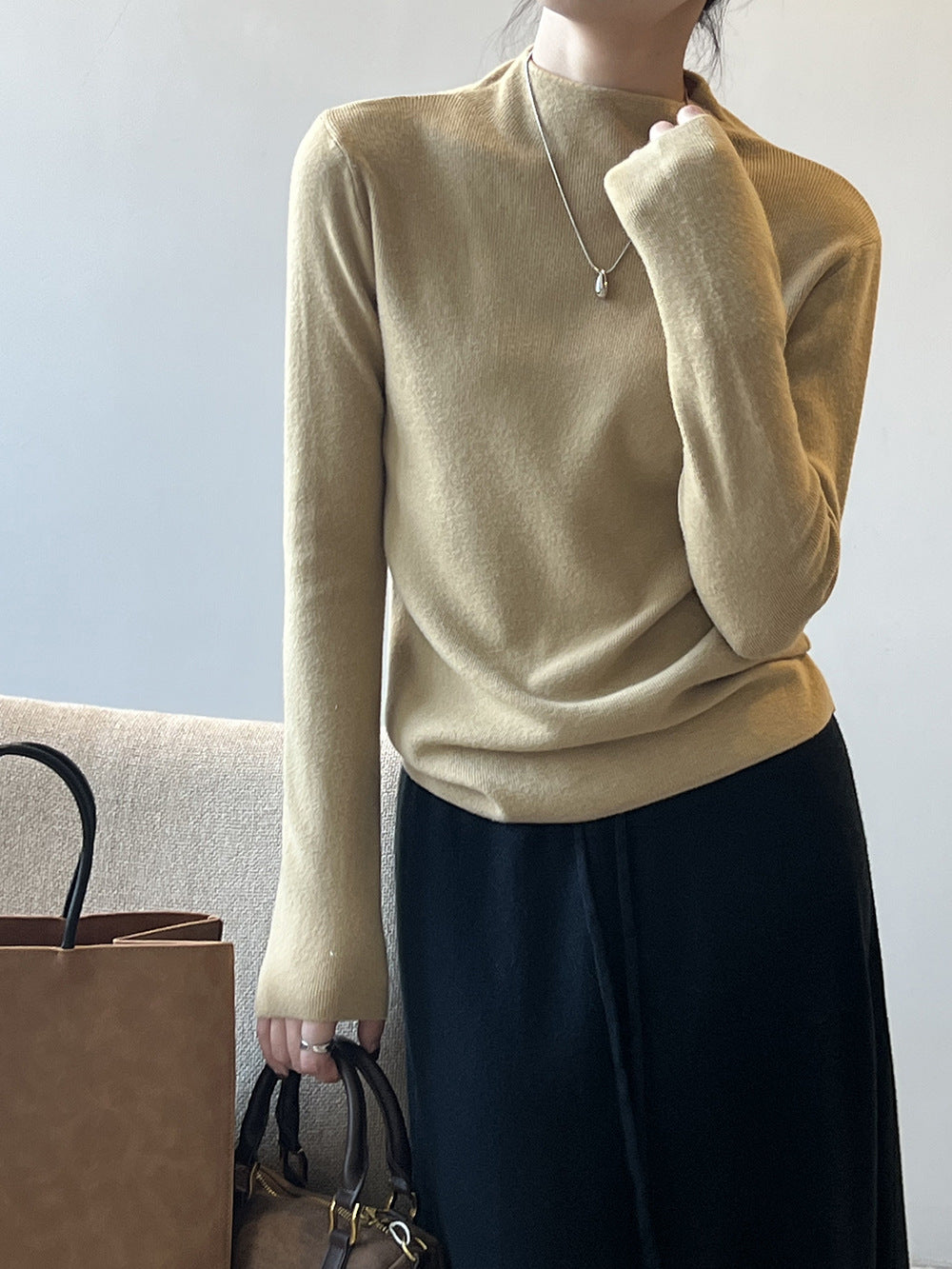 Jersey de mujer de medio cuello con textura suave