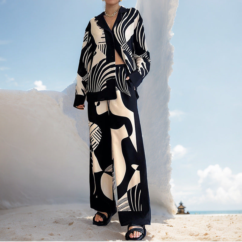 Elegante conjunto estampado con mangas largas y pantalones a la moda