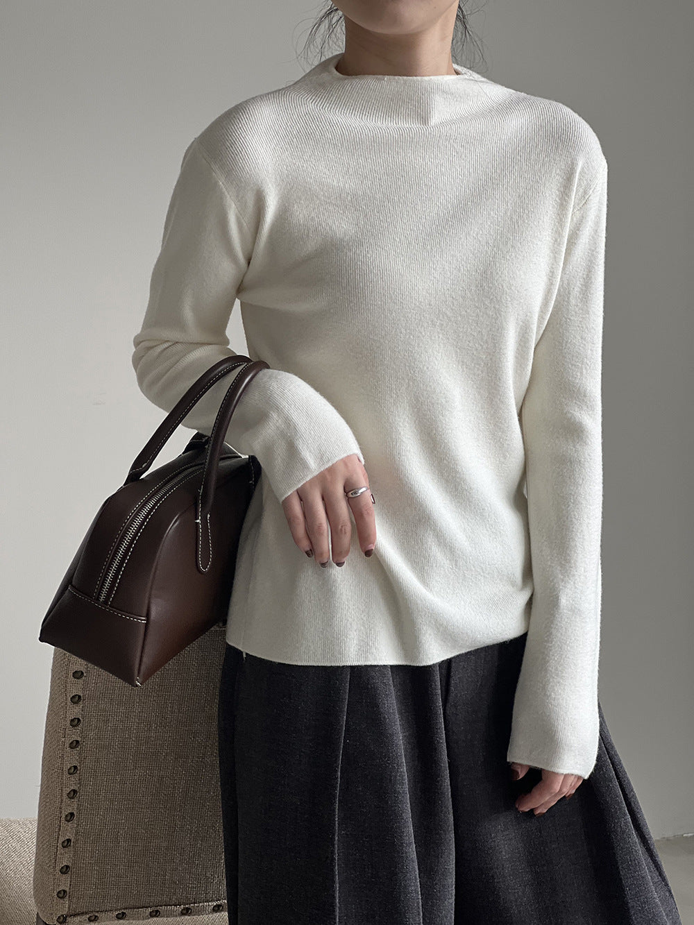 Jersey de mujer de medio cuello con textura suave