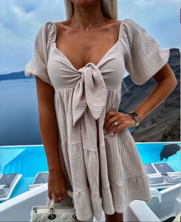 Vestido con mangas abotonadas en un glamuroso estilo de vestidos de verano