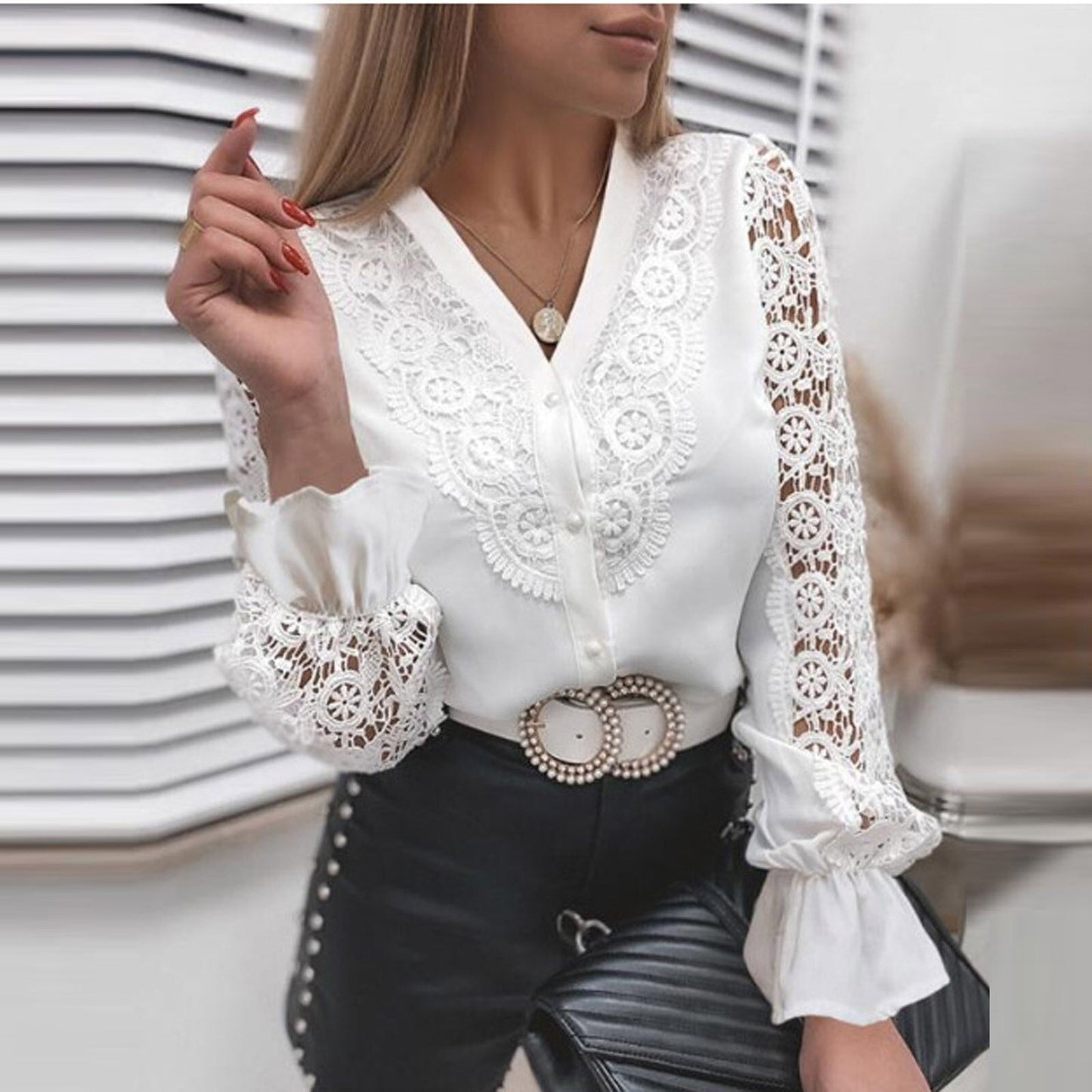 Elegante blusa de encaje para mujer