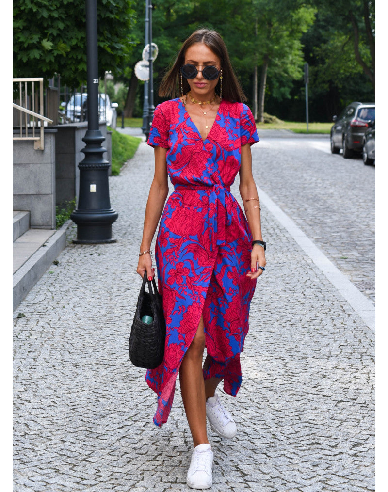 Vestido floral con abertura alta y cintura ajustable