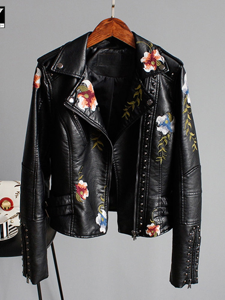 Chaqueta de cuero para mujer con flores bordadas