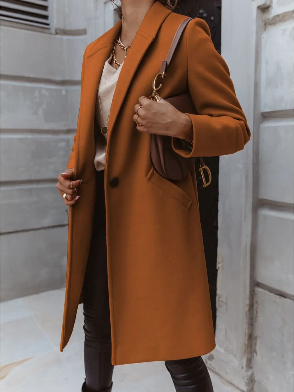 Opulento, sofisticado y acogedor abrigo de invierno para mujer