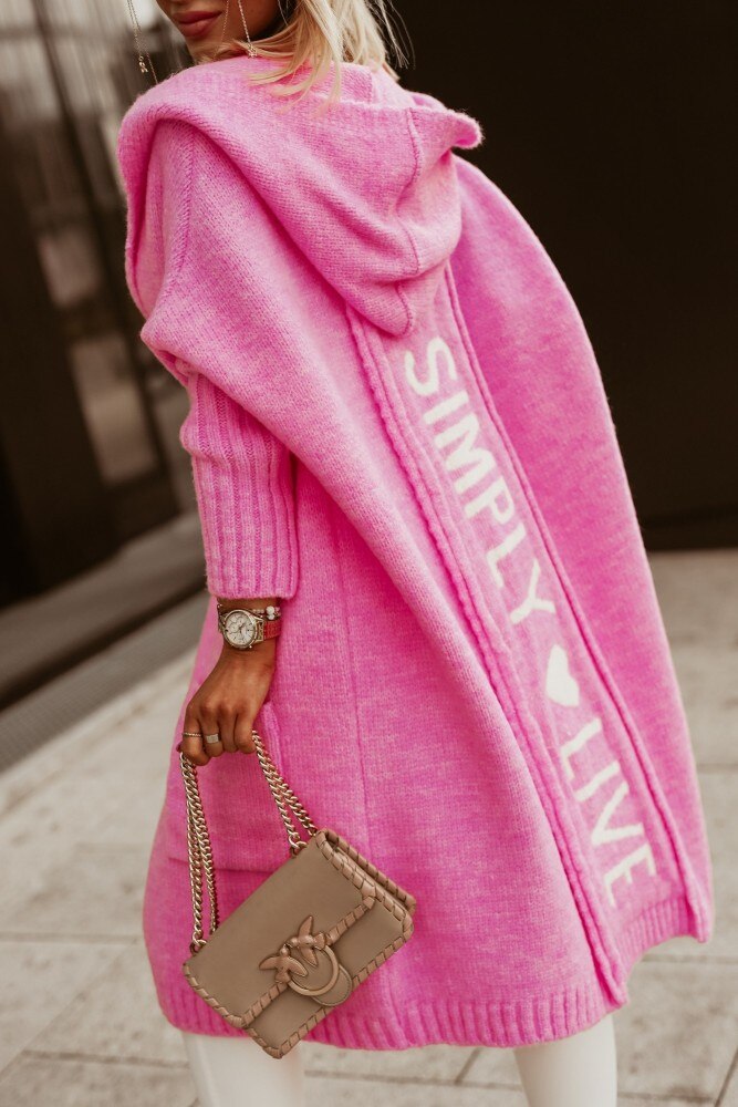 Moderno cárdigan con capucha: un look sofisticado para el día a día