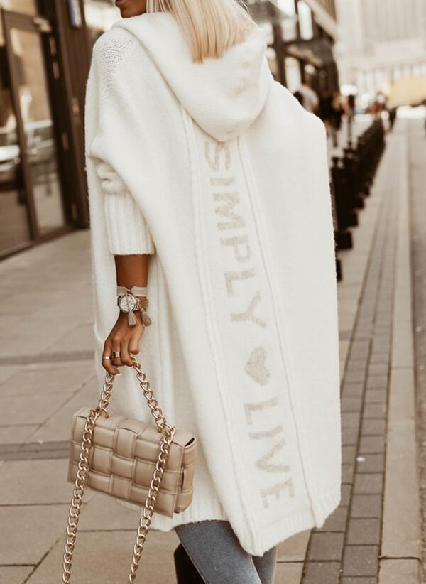Moderno cárdigan con capucha: un look sofisticado para el día a día