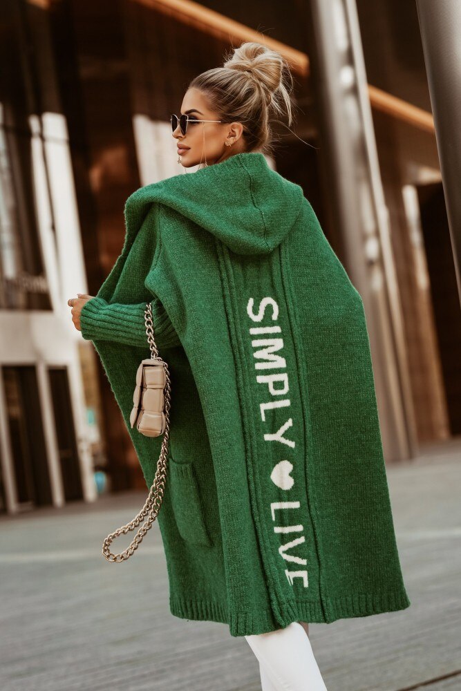 Moderno cárdigan con capucha: un look sofisticado para el día a día