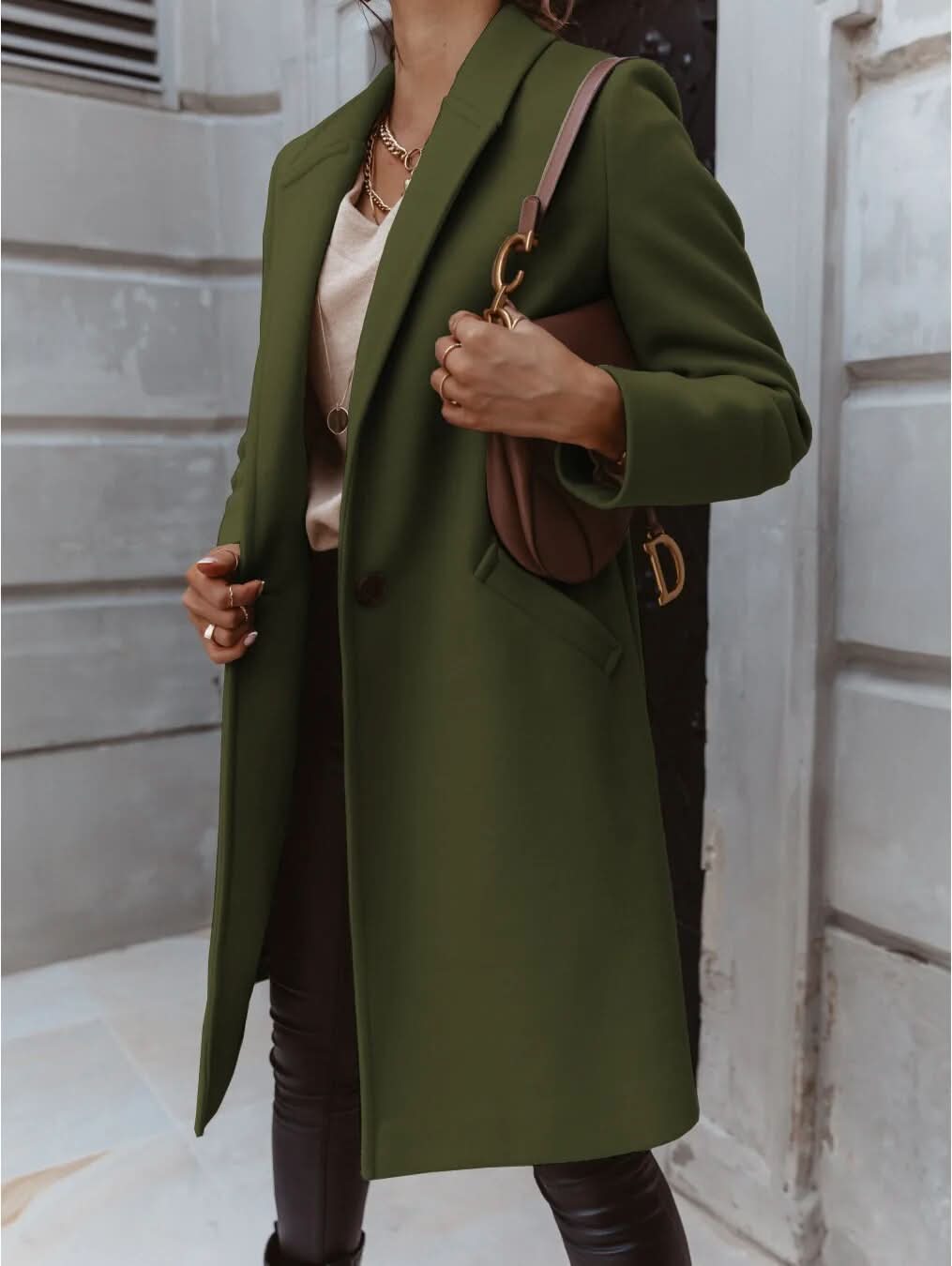 Opulento, sofisticado y acogedor abrigo de invierno para mujer