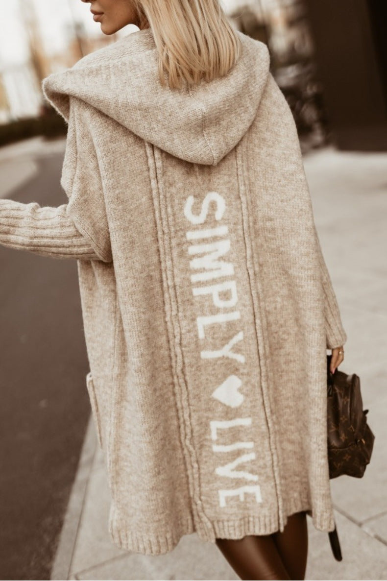 Moderno cárdigan con capucha: un look sofisticado para el día a día