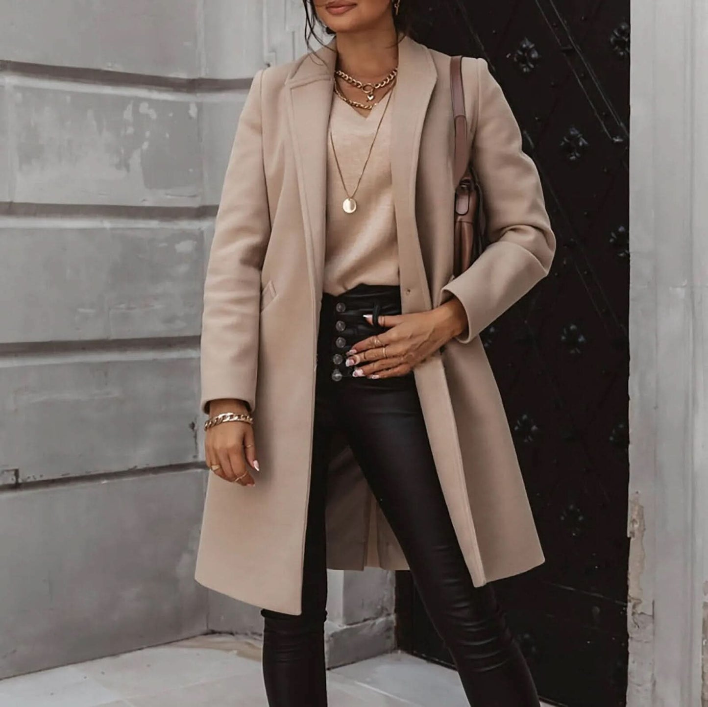 Opulento, sofisticado y acogedor abrigo de invierno para mujer