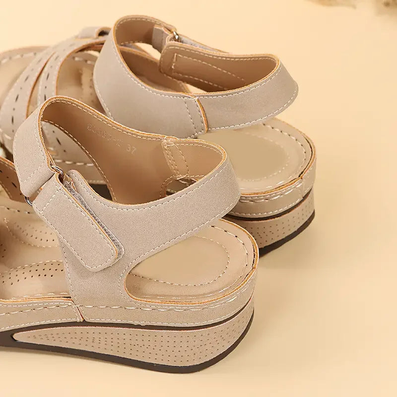 Verano | Elegante sandalia de verano con tacón