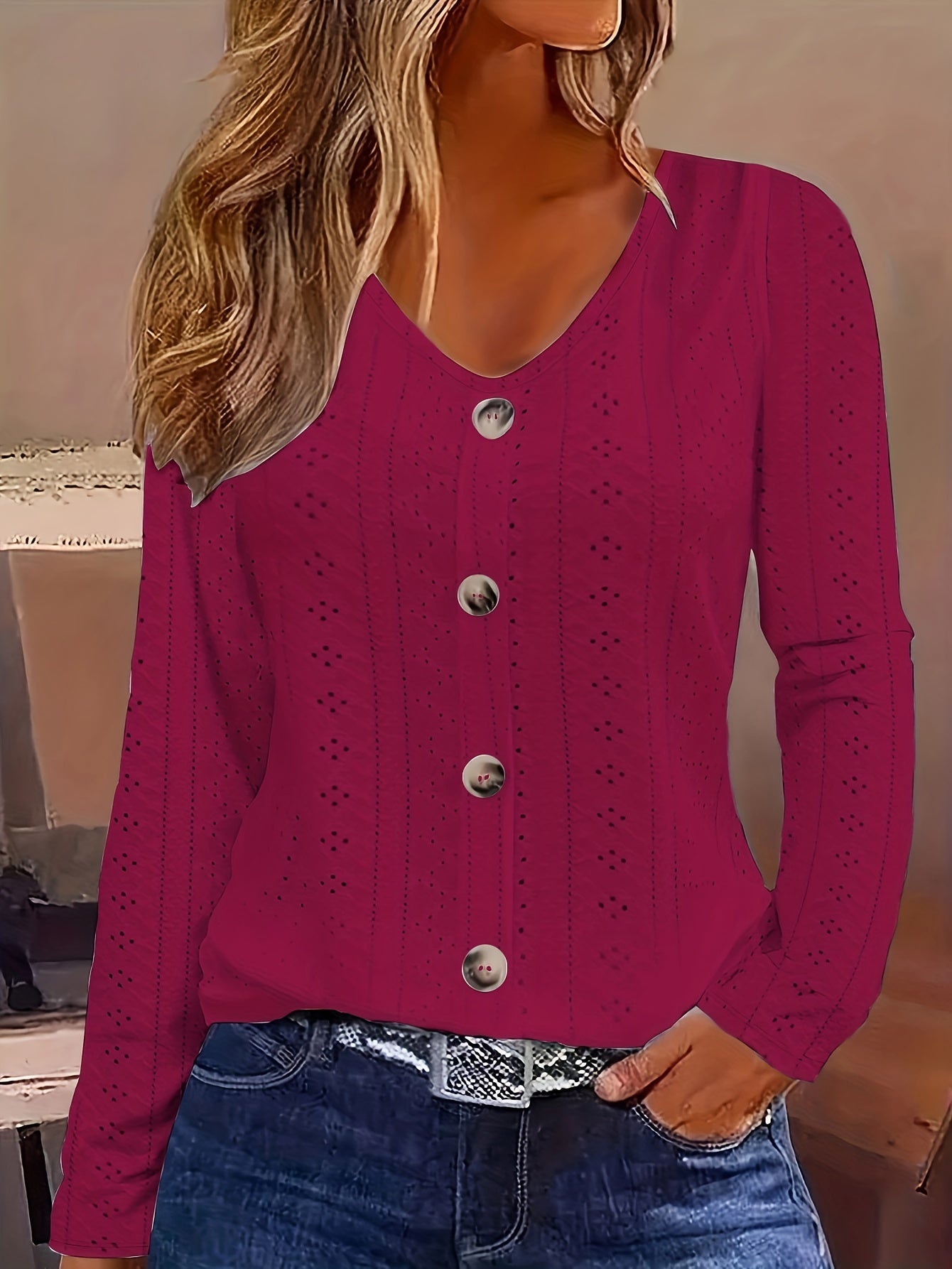 Blusa cuello pico - Detalle ojal y tejido semitransparente
