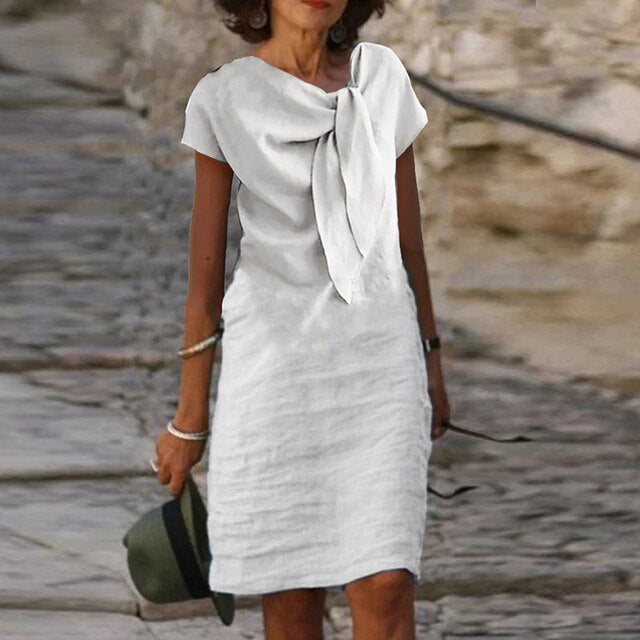 Elegante minivestido entallado con mangas cortas para mujer