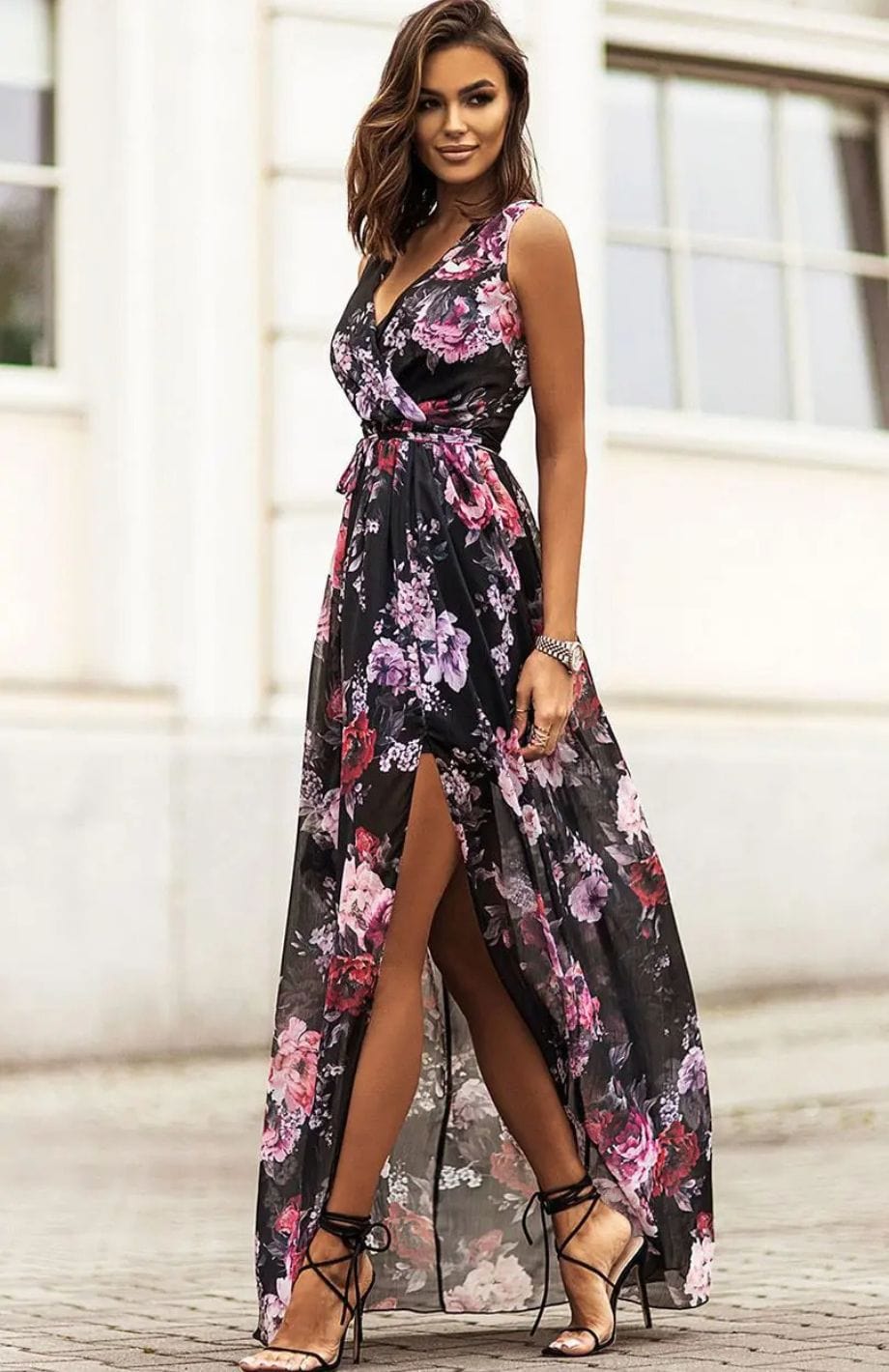 Vestido largo sin mangas con escote cruzado y delicado estampado floral