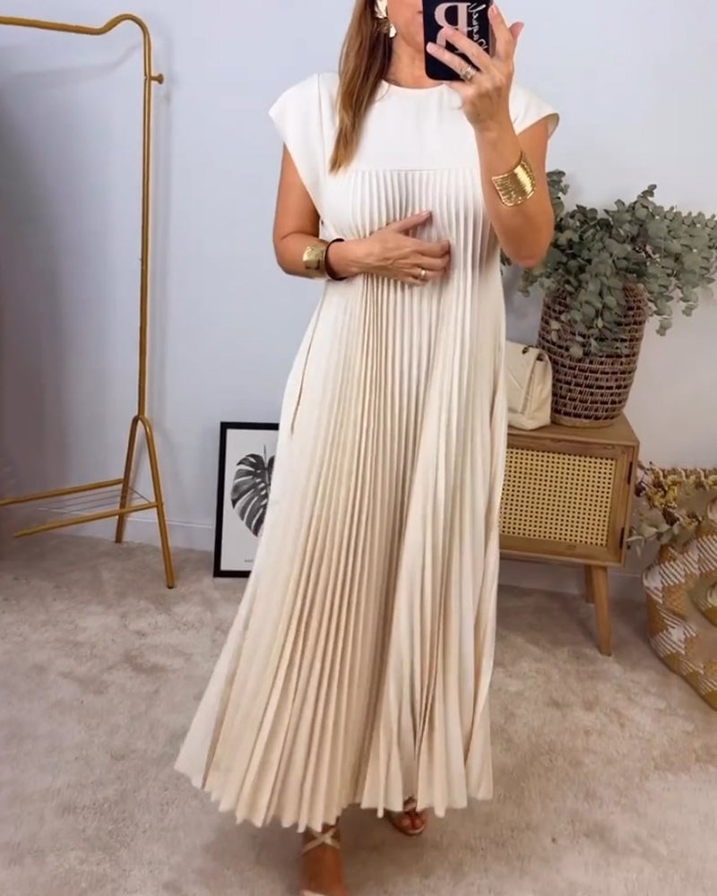 Vestido midi casual con diseño plisado, ideal para looks modernos y relajados.