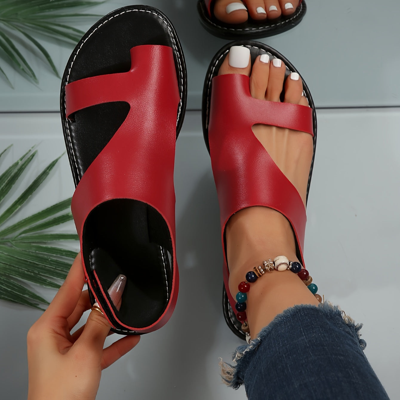 Sandalias de moda con puntera abierta y diseño recortado