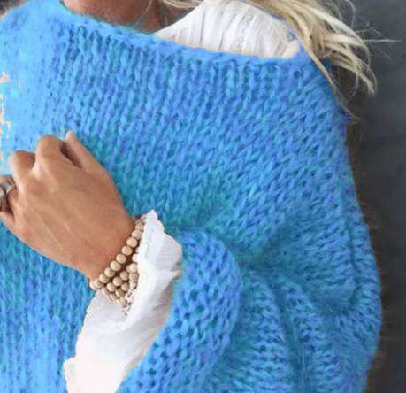 Acogedor jersey de punto con cuello en V