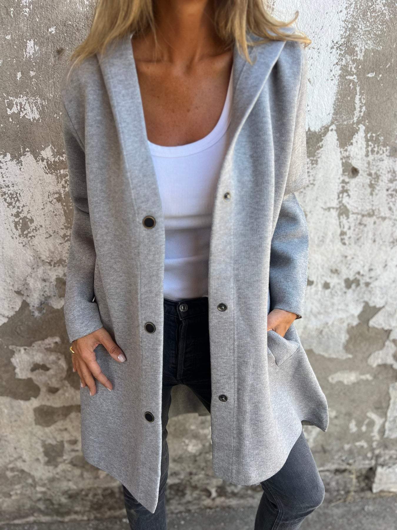 Ella | Chaqueta informal con capucha y botonadura sencilla
